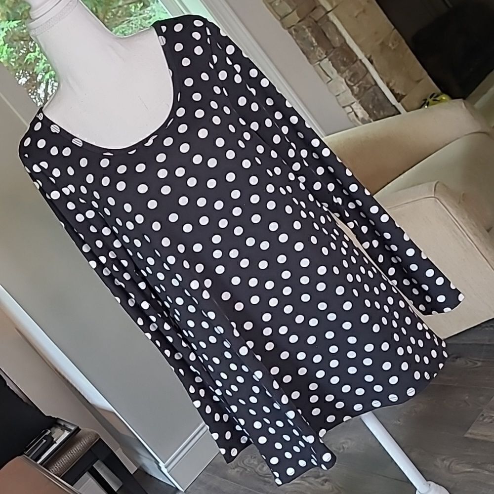 LulaRoe sz M polka dot top